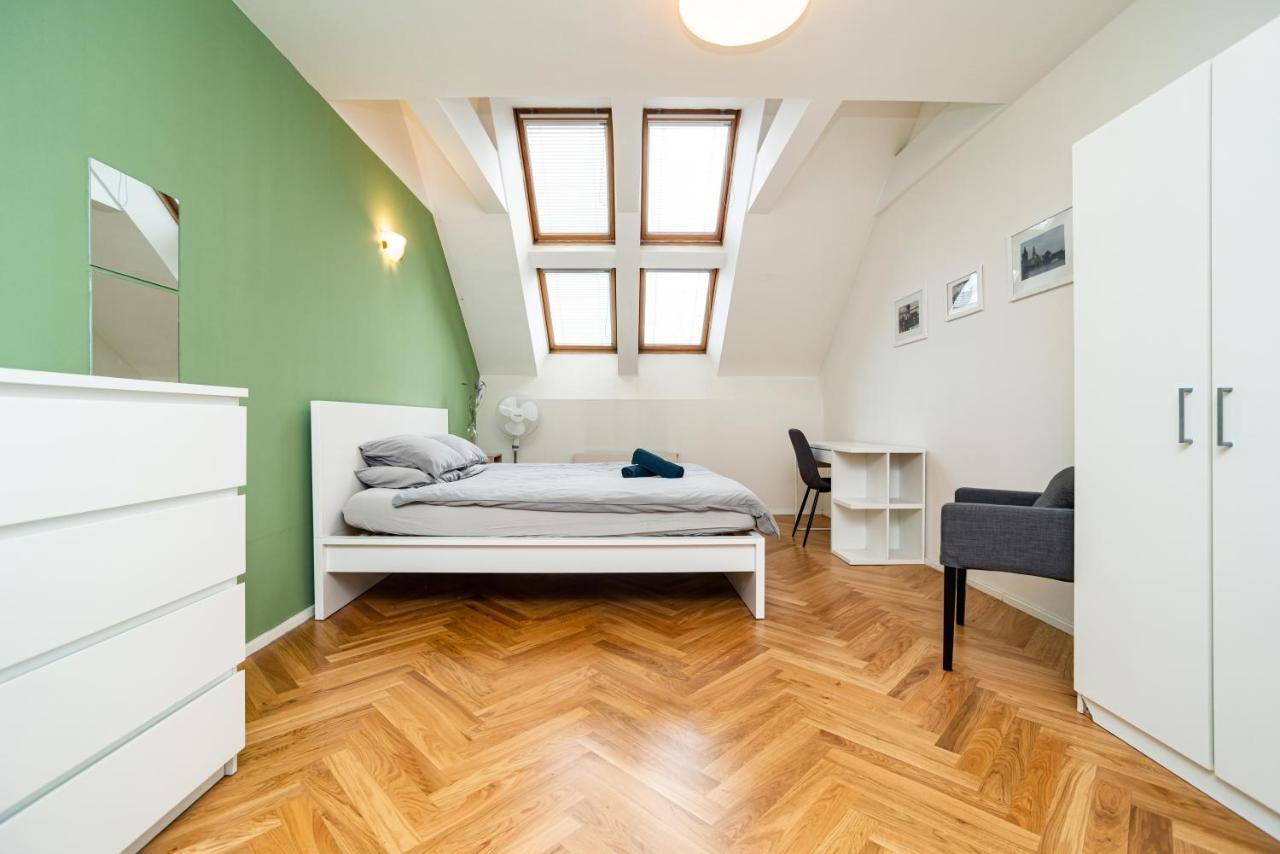 פראג Central, Spacious, Modern 5 Bedrm Duplex W/Balcony מראה חיצוני תמונה